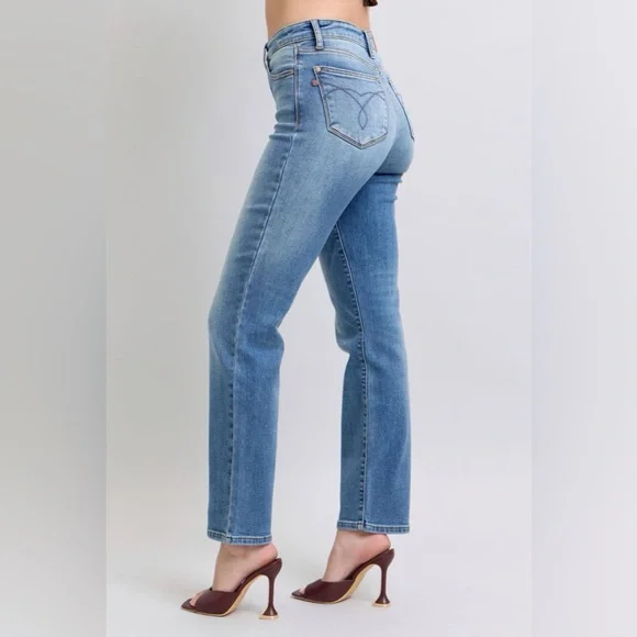 NEW🎉Judy Blue Full Size Wash Thermal Straight Jeans with Pockets ON SALE* - Picture 4 of 10